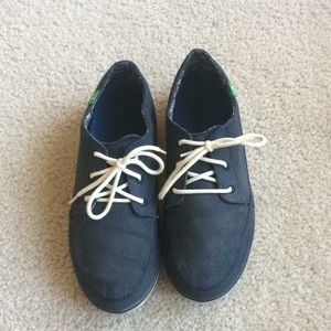 Sanuk sneakers
